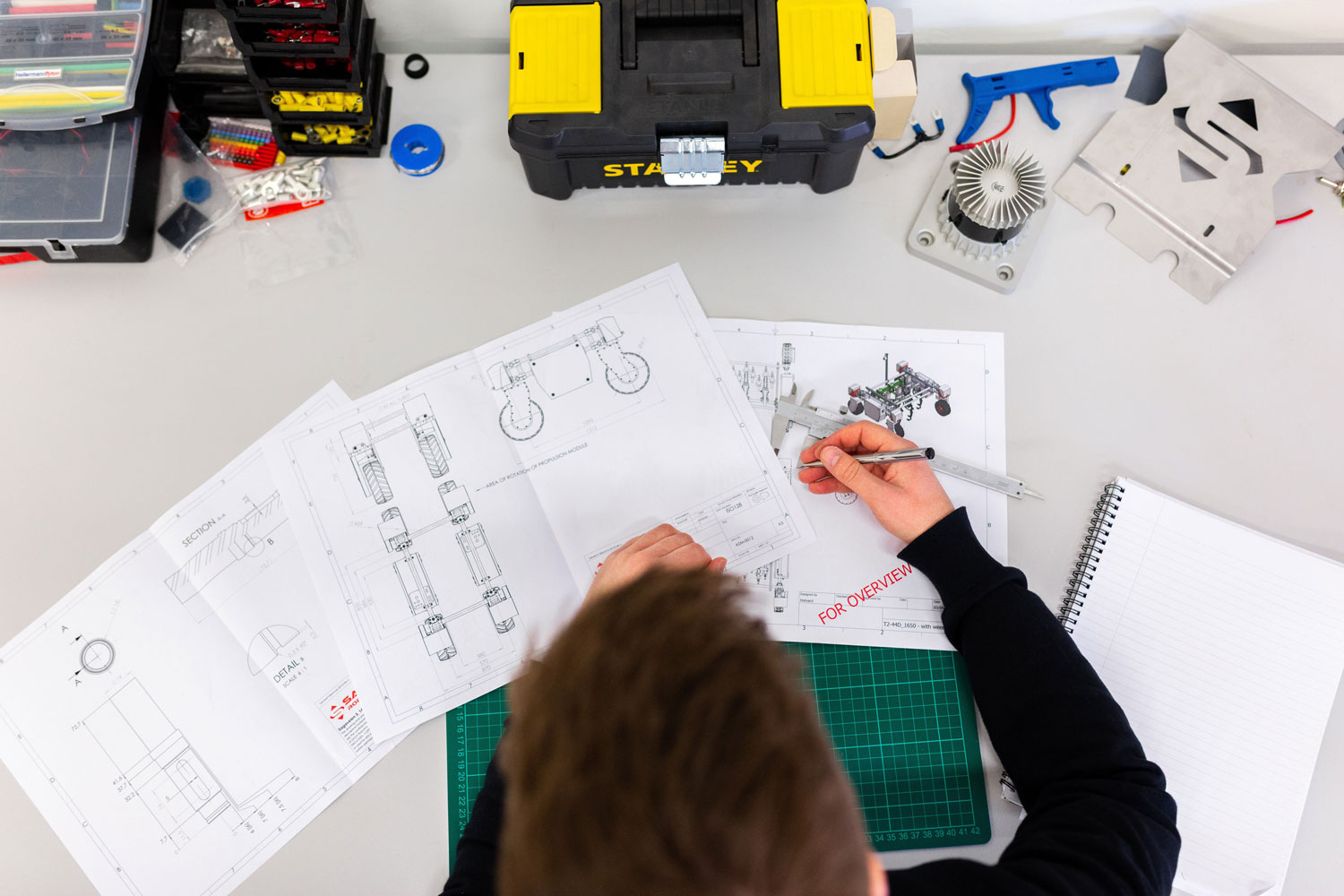 Engineering students working together